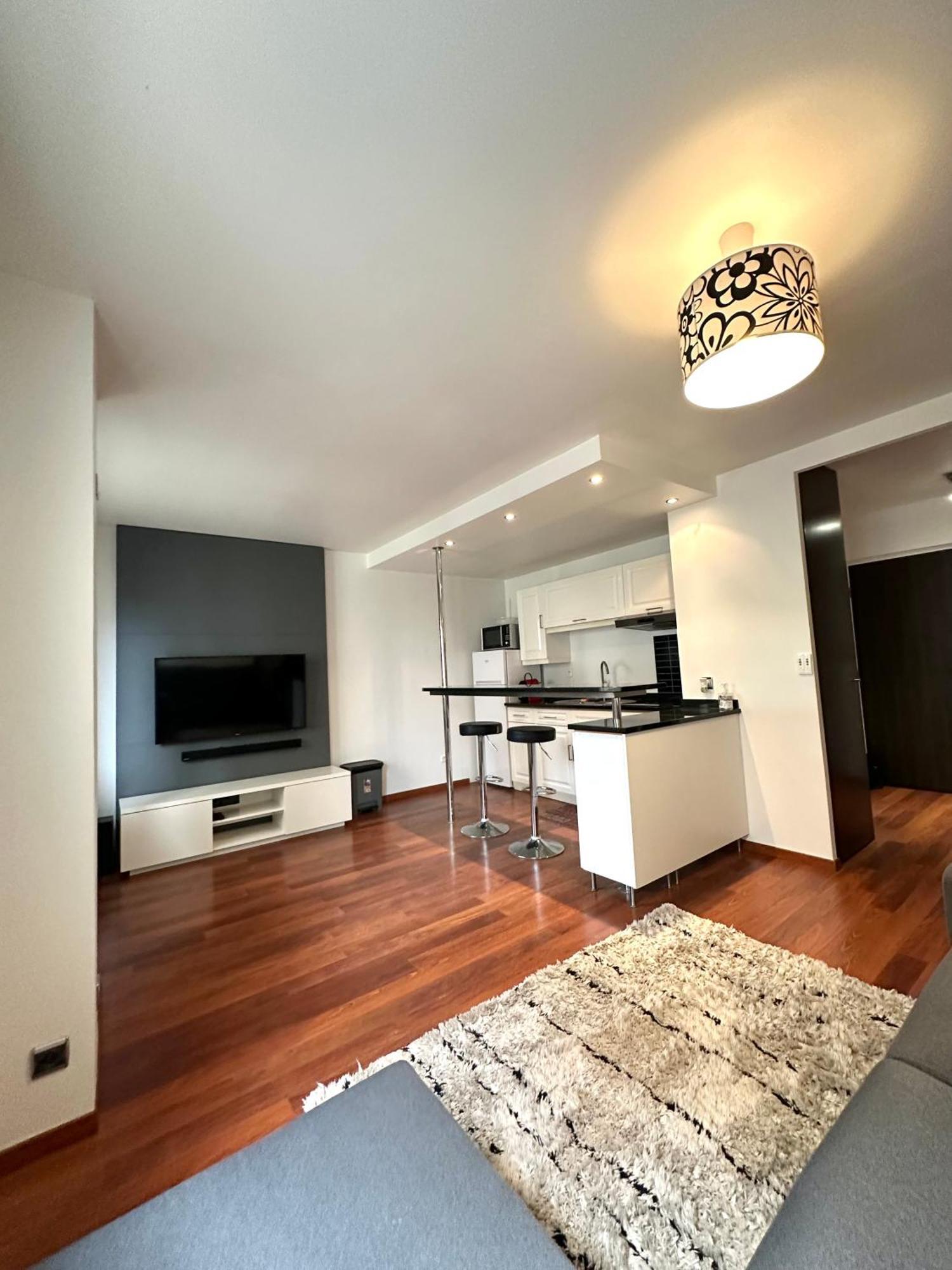 L'Athos - Appartement Equipe - Entre Paris Et Versailles - Haut Debit Garches Dış mekan fotoğraf
