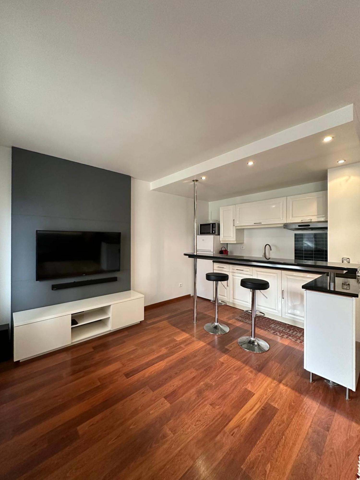 L'Athos - Appartement Equipe - Entre Paris Et Versailles - Haut Debit Garches Dış mekan fotoğraf